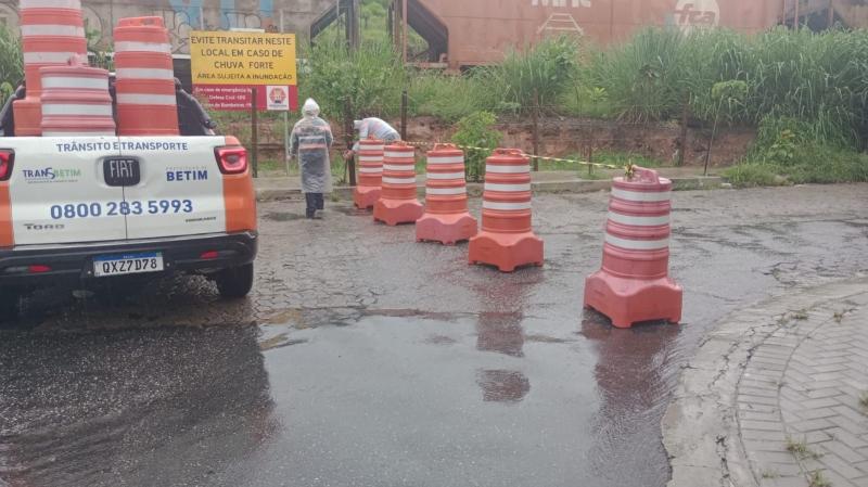 Chuvas em Betim: equipes municipais atuam em ocorrências neste domingo (4); volume de chuvas atinge 75 mm