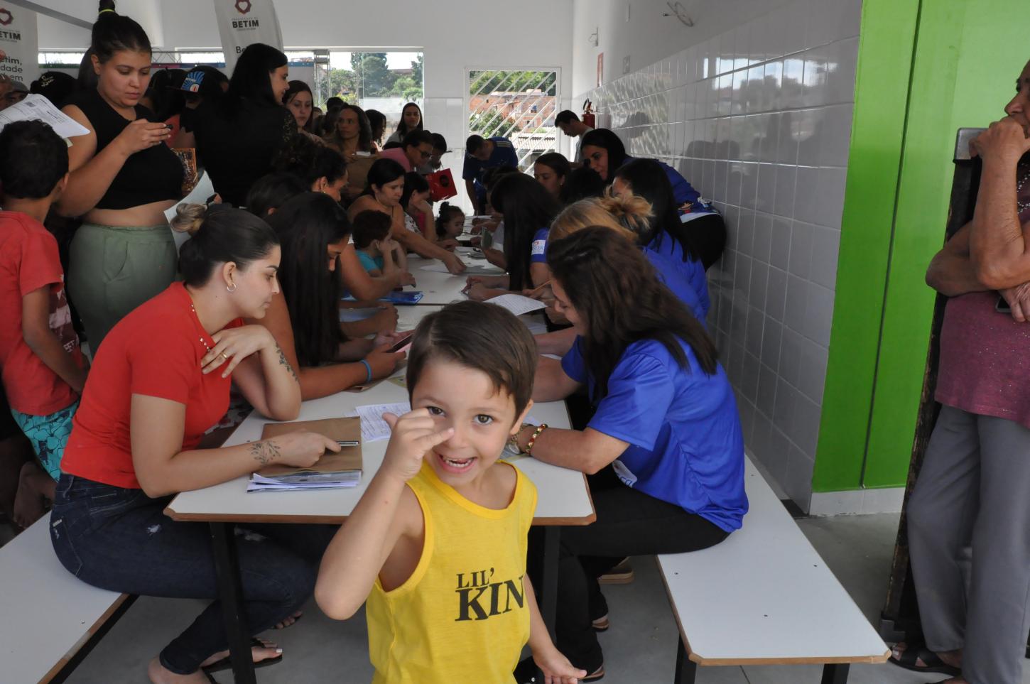 Prefeitura de Betim divulga cronograma de entrega dos kits e uniformes escolares para a rede municipal