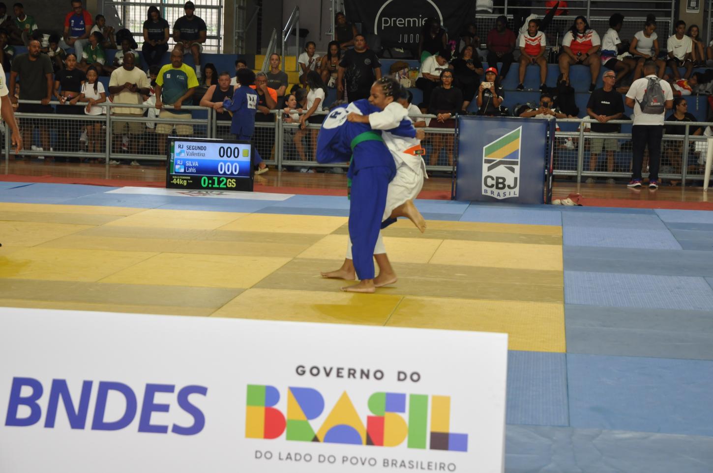 Programa Viva Esporte amplia estrutura e beneficia cerca de 6 mil alunos com novos equipamentos esportivos